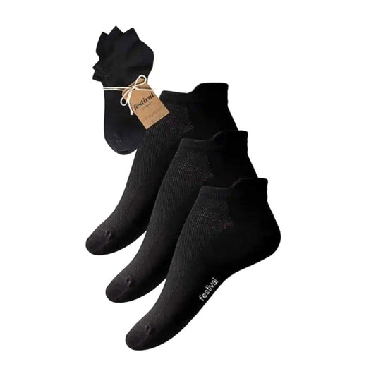 Tre par sorte Festival Strømper sneakers vises, et sæt stablet og bundet med et brunt mærke. Disse sokker er lavet af åndbart materiale og har et diskret mønster og et "fashion"-tryk i hvidt på tæerne.