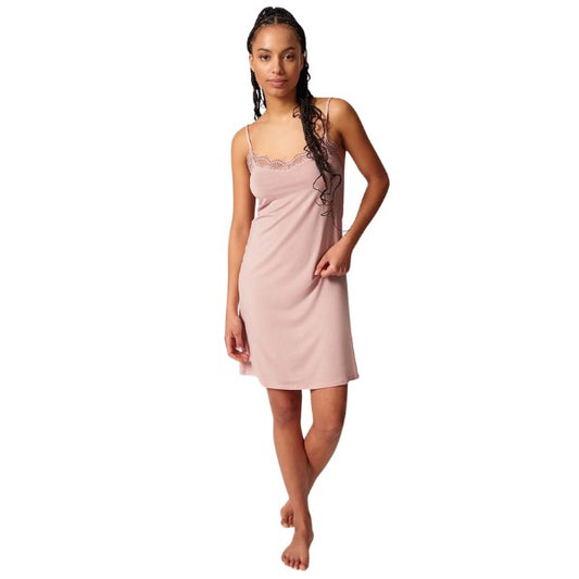 Rosa natkjole, fremstillet i bæredygtigt materiale