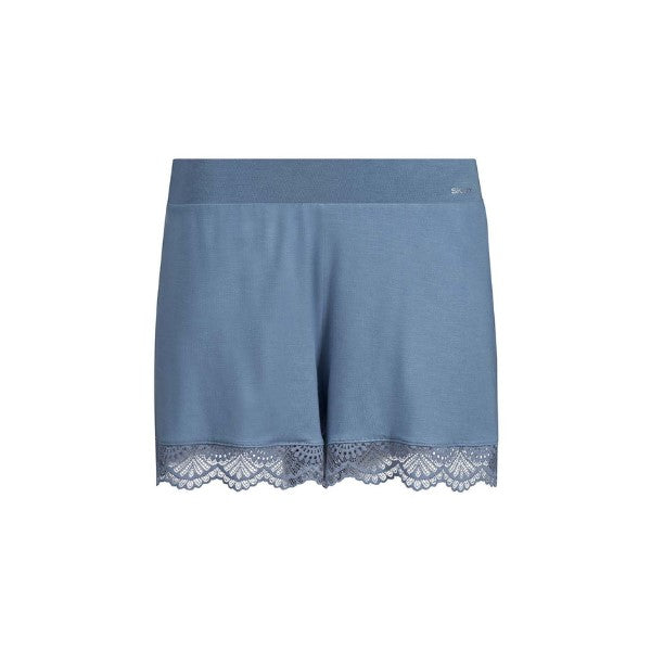 Søde og feminine shorts i blå, med bred elastik kant og fine blonder i nederste kant.