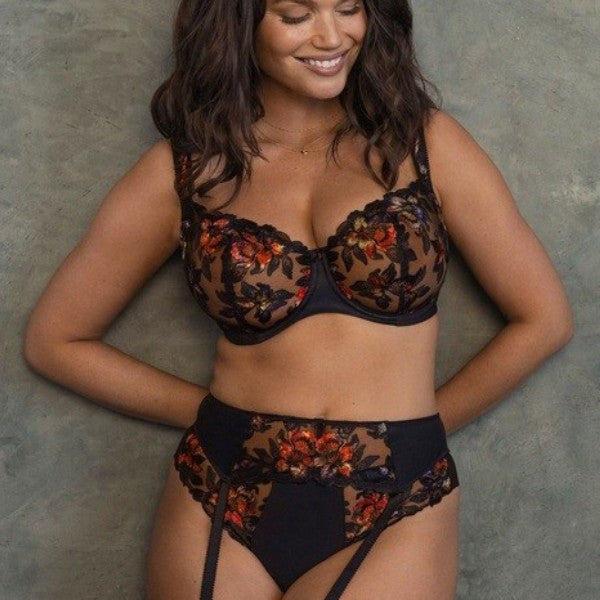 Fantasie, Magdalena Noir Hofteholder