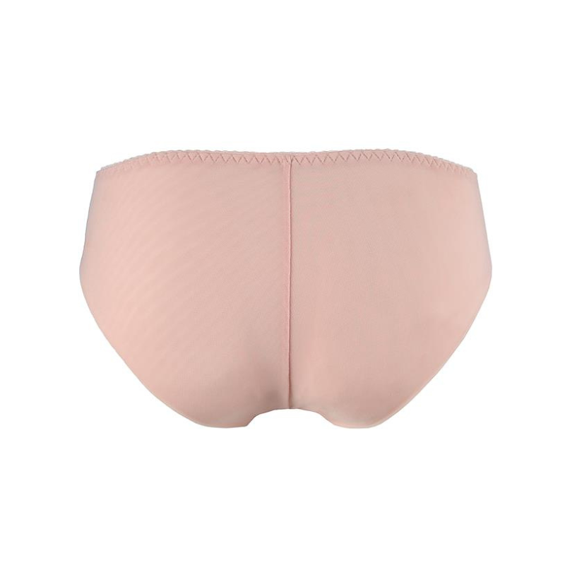 Bag på denne trusse, er bagdelen dækket med fin lyserød blonde stof, der tilbyder komfort og et lækkert touch.