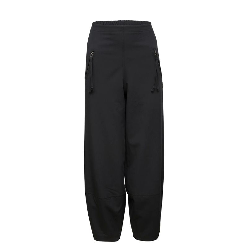 E Avantgarde sorte bukser med elastisk foring, til frontlynlåslommer med pull tabs og bred pasform. Det lette materiale gør dem perfekte som komfortable bukser til afslappet eller sporty brug.