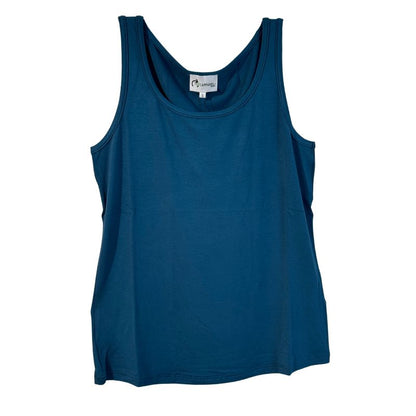 En ærmeløs blågrøn E Avantgarde tank top er vist på en hvid baggrund. Denne OEKO-TEX-certificerede bambustop har en rund halsudskæring, blødt letvægtsstof og et synligt hvidt mærke bag på halsen.