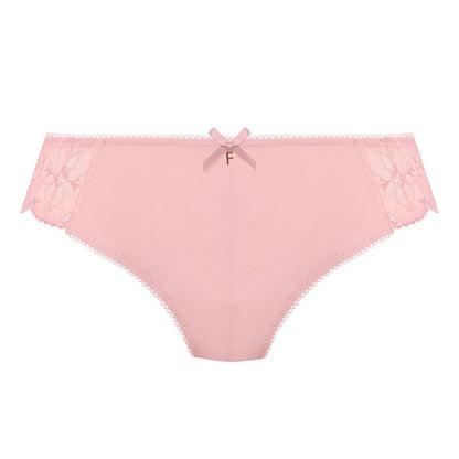 Øverst og nederst på trussen er der broderinger langs kanten, for at give et mere elegant udtryk.
