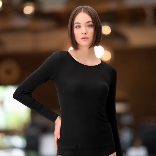 Blød, strækbar og holdbart langærmet sort trøje - lavet af cashmere.