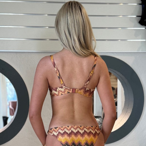 Freya, Arizona wave horizon bikini top
